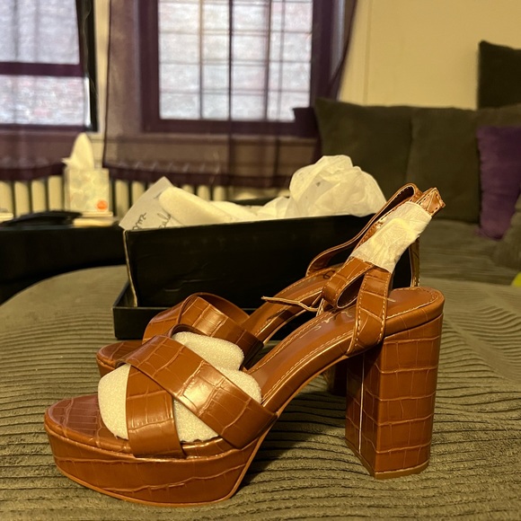 Never worn Lulus heeled sandals. Size 7. - Picture 3 of 5